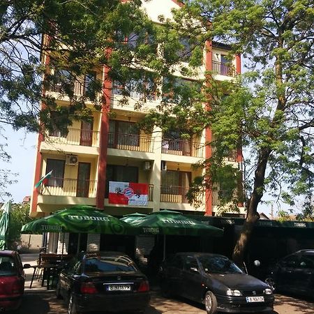 Central Park Family Hotel Kavarna Exterior photo